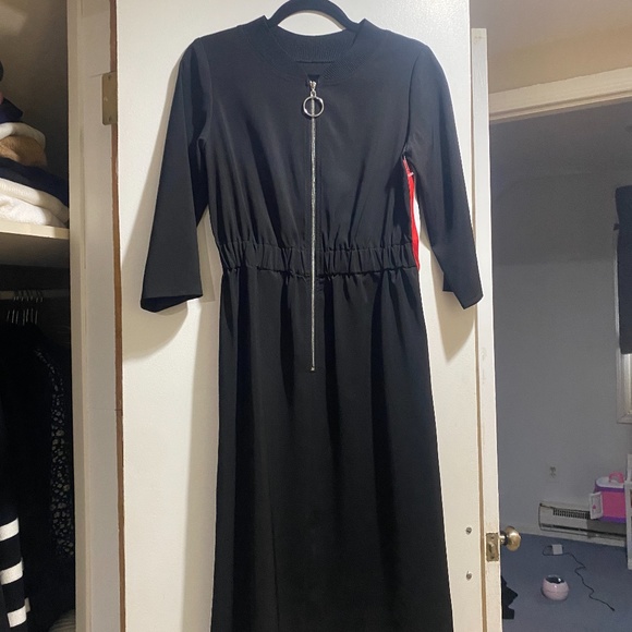 Dresses & Skirts - zip front black stripe midi dress